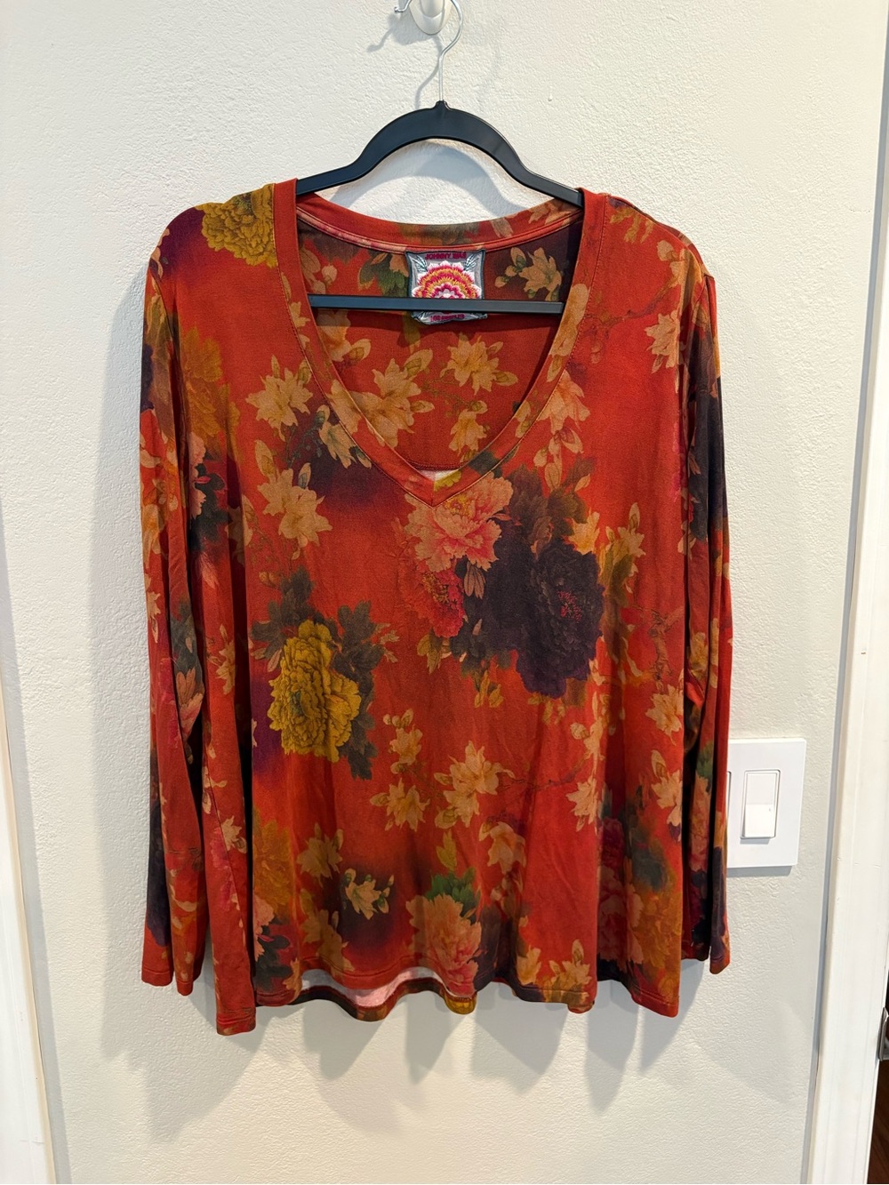 Johnny Was Embers Floral Favorite long-sleeve V-neck swing tee women' size large